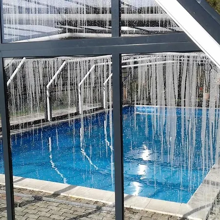 Sleeps 6 Pool Wifi Vila *