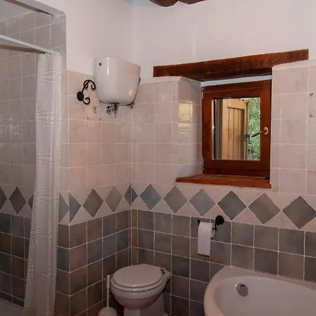 Vila Sleeps 6 Pool Wifi Corgna