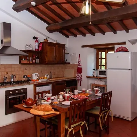 Vila Sleeps 6 Pool Wifi *