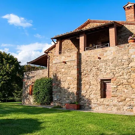 Sleeps 6 Pool Wifi * Corgna